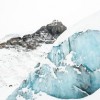 长白山终年积雪，是因为其高海拔和特殊气候条件造就的万年冰雪奇观