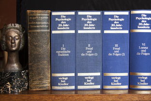 (乌合之众中的群体心理)乌合之众书：理解群体心理与集体行为的深层规律