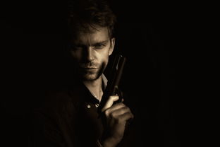 (铁血战将演员)揭秘《铁血战将》小说中卧底警察的真实扮演者是谁？