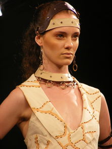 (瑟兰督伊地位最低)瑟兰督伊的老婆：一个魅力四射的女性，优雅如冬日阳光。