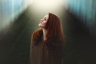 (绿茵场上的足球少年美篇)绿茵之翼:走进足球场上的青春梦想与奋斗历程 (绿茵场上的足球少年美篇)绿茵之翼:走进足球场上的青春梦想与奋斗历程