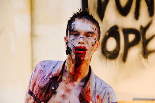 (美女僵尸被老僵尸教训)老僵尸给美女僵尸吃的提示:如何化妆成吓死人的尸体效果? (美女僵尸被老僵尸教训)老僵尸给美女僵尸吃的提示:如何化妆成吓死人的尸体效果?