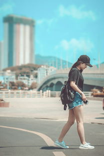 (女性尿憋的难受)女性尿憋得扭来扭去憋到哭，真是太痛苦了！