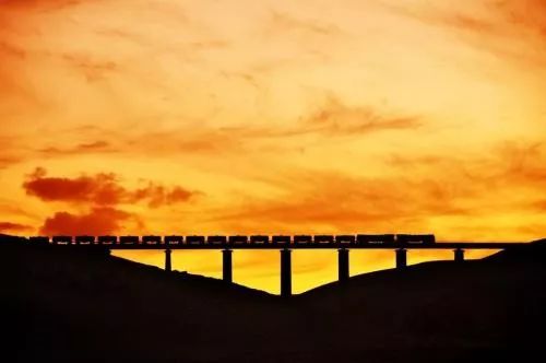 在晴空之下:追寻梦想与希望的心灵旅程 在晴空之下:追寻梦想与希望的心灵旅程