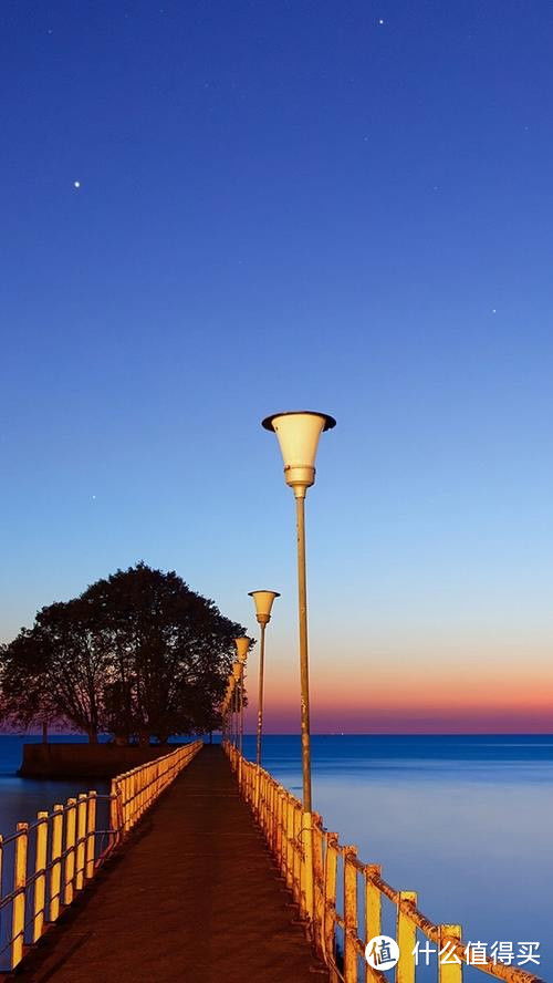 探索时光旅人在穿越历史长河中表达的深情恋旧与期待未来之情感冲突