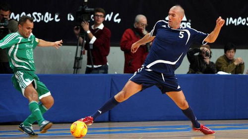 深圳街头足球热潮:激情街头足球在深圳蓬勃发展,成为年轻人热爱的激情运动 深圳街头足球热潮:激情街头足球在深圳蓬勃发展,成为年轻人热爱的激情运动