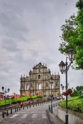 澳门大三巴功略一肖一马，绿花定会开，同2025年正版资料免费最新版本大全图-标准分析、专家解读解释与落实,警惕虚假的假宣传语